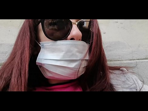 ❤️ Nicoletta报复她的邻居，在他的车库里撒尿（特别Covid19意大利检疫局） Porno❌️❤