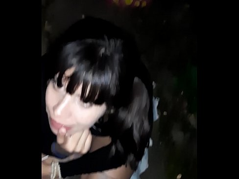 ❤️ 在街上膨胀的阴茎，以换取糖果 Porno❌️❤
